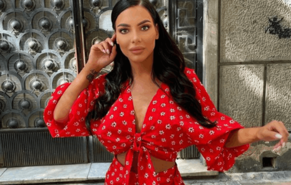 TOPALKOVA ĆERKA HELENA POKAZALA <span style='color:red;'><b>OGROMNE GRUDI</b></span>: Da li su najveće na estradi? (FOTO)